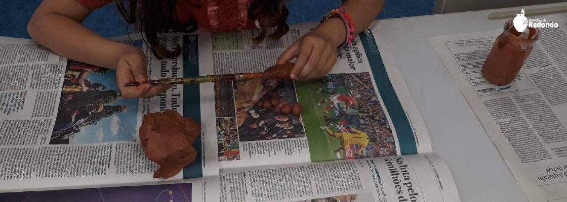 Câmara Municipal de Redondo desafia crianças a meter as mãos no barro