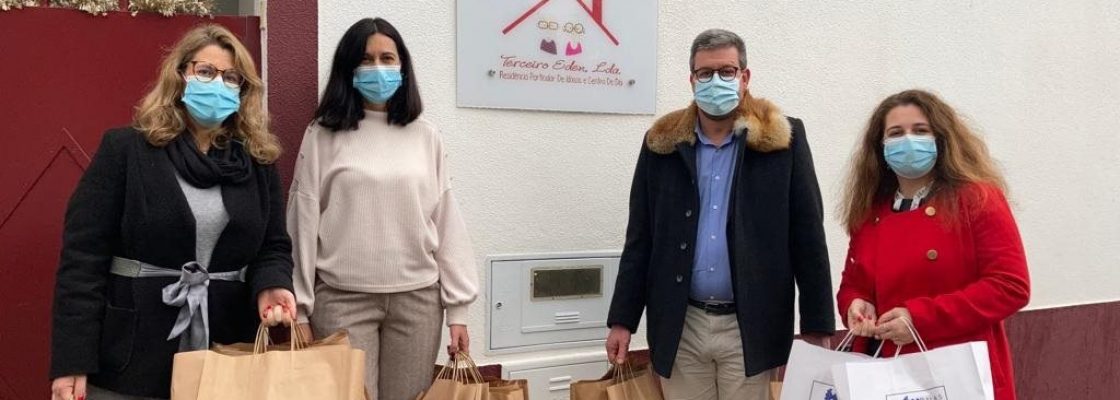Município de Redondo oferece lembranças aos utentes dos lares do concelho