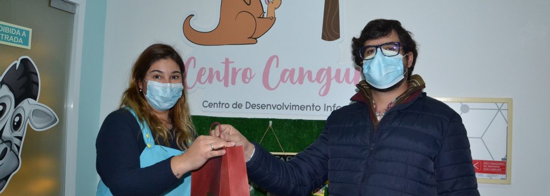 Quadra natalícia: Município de Redondo oferece lembranças às crianças do Centro Infantil N. ...