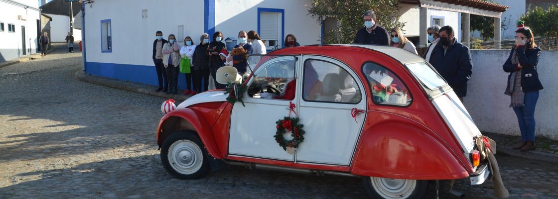 Pai Natal e duendes brindam crianças do Concelho de Redondo com chocolates, alegria e sorrisos