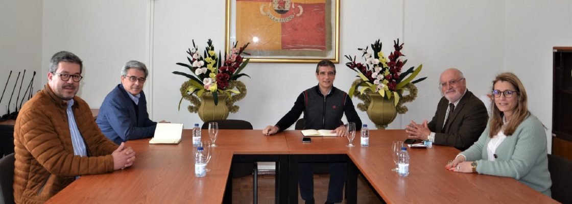 Município de Redondo reuniu com deputados socialistas