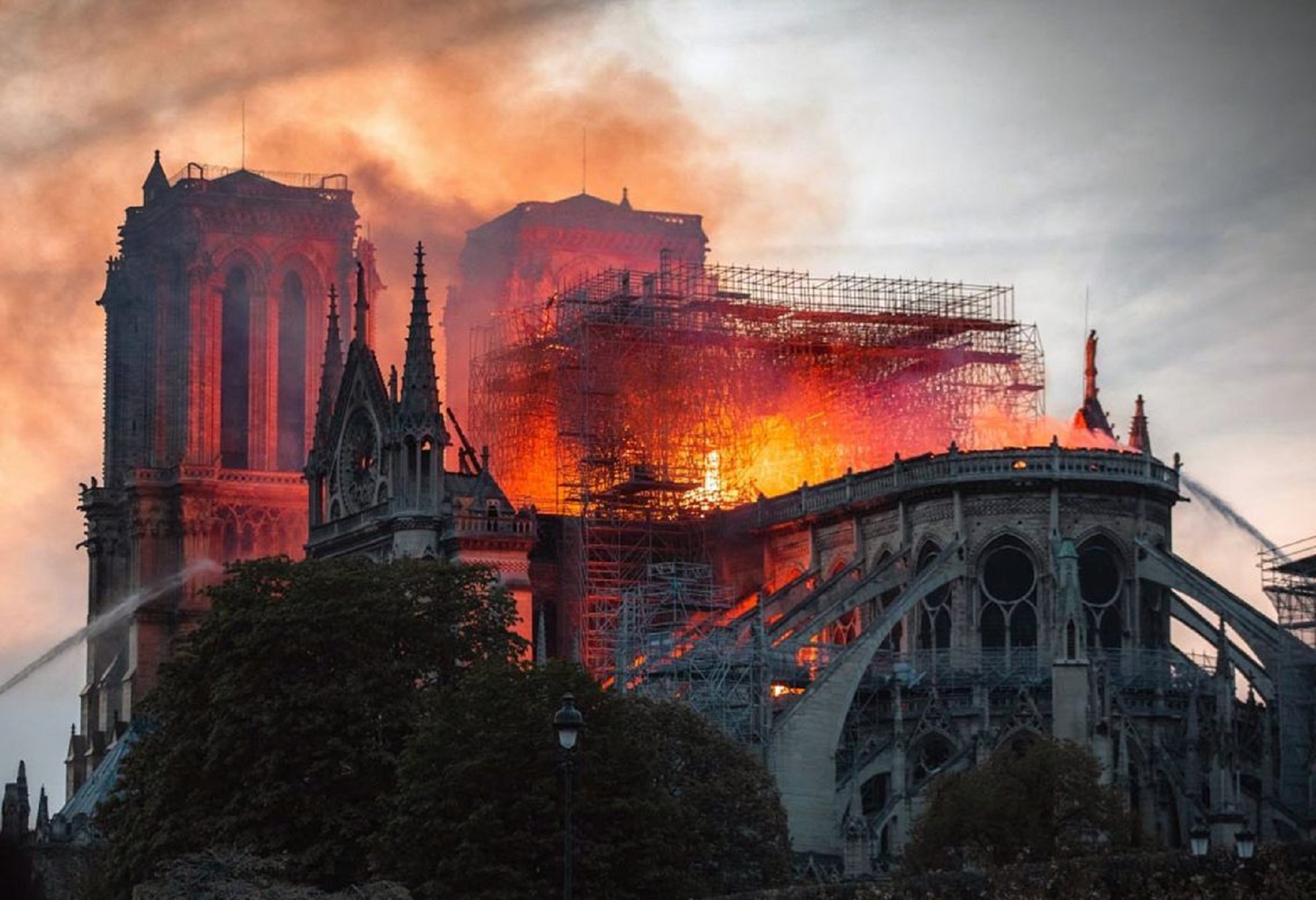 CINEMA: Notre Dame em Chamas
