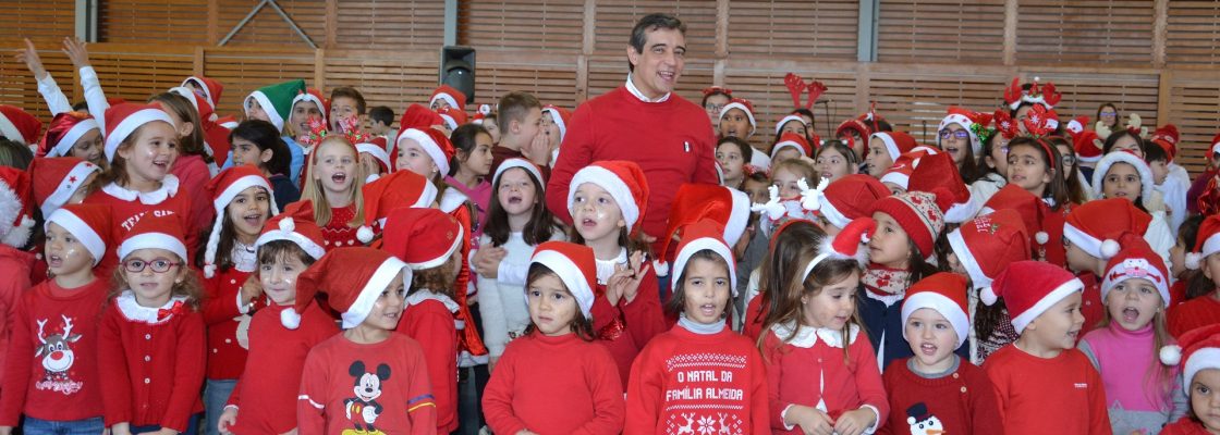 Natal: Município de Redondo oferece presentes às crianças dos Centros Infantis e Agrupamento d...