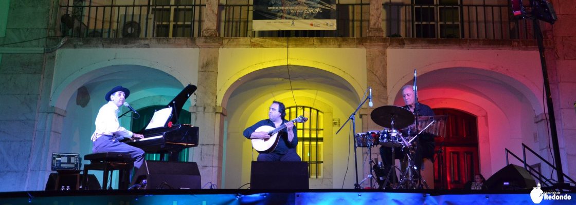 Comemorações do 25 de abril em Redondo: Mário de Braga pisou o palco da Praça da República