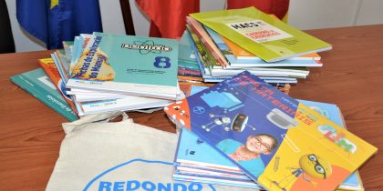 MUNICÍPIO COMEÇOU HOJE A ENTREGA DOS CADERNOS DE APOIO E LIVROS DE FICHAS ESCOLARES
