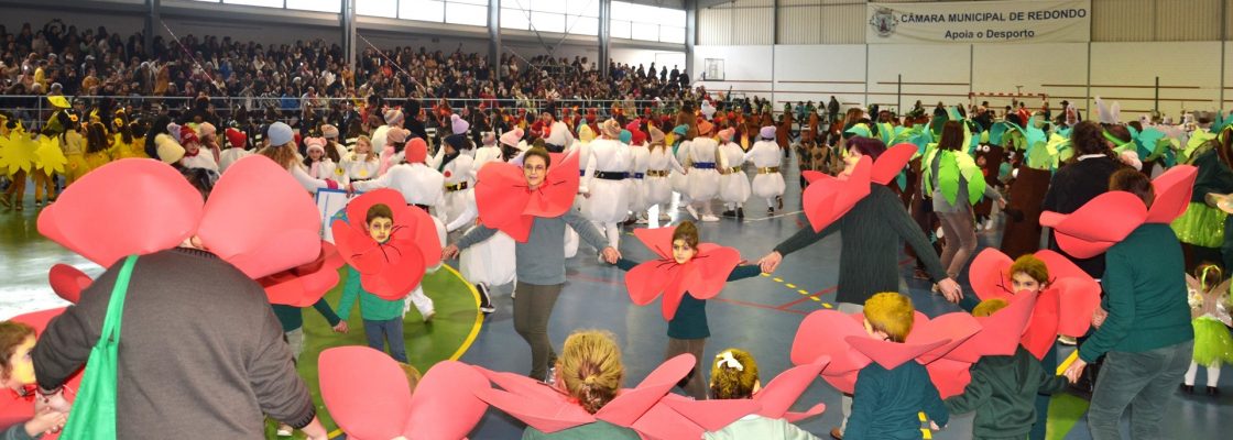 Foliões de palmo e meio brincaram ao Carnaval