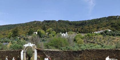 Passeio Pedestre “Verdes são os Campos” | Degustação de Feijão com poejos e bacalhau | 15 de março | 09h30 | Largo do Chana (Aldeia da Serra)
