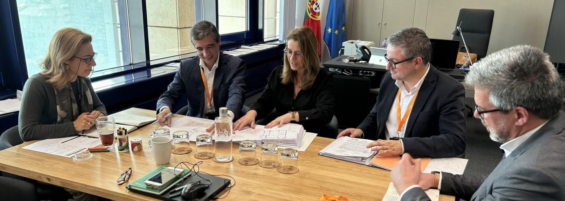Município de Redondo apresentou projeto de arquitetura das 36 novas habitações na Rua Fialho d...