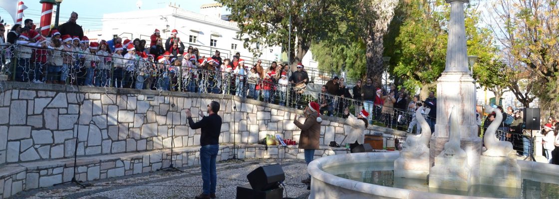Cantores de palmo e meio desejaram “Um Bom Natal”
