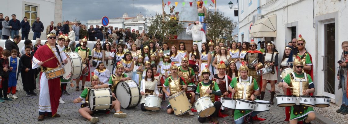 Foliões voltam a encher as ruas de Redondo