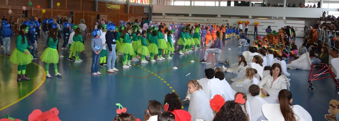Pequenos foliões brincam ao Carnaval e mostram criatividade