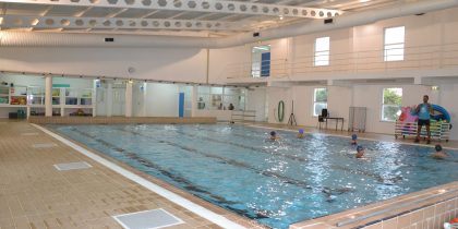 Ler em qualquer lugar | Biblioteca na Piscina Municipal Coberta de Redondo | de outubro de 2025 a junho de 2026