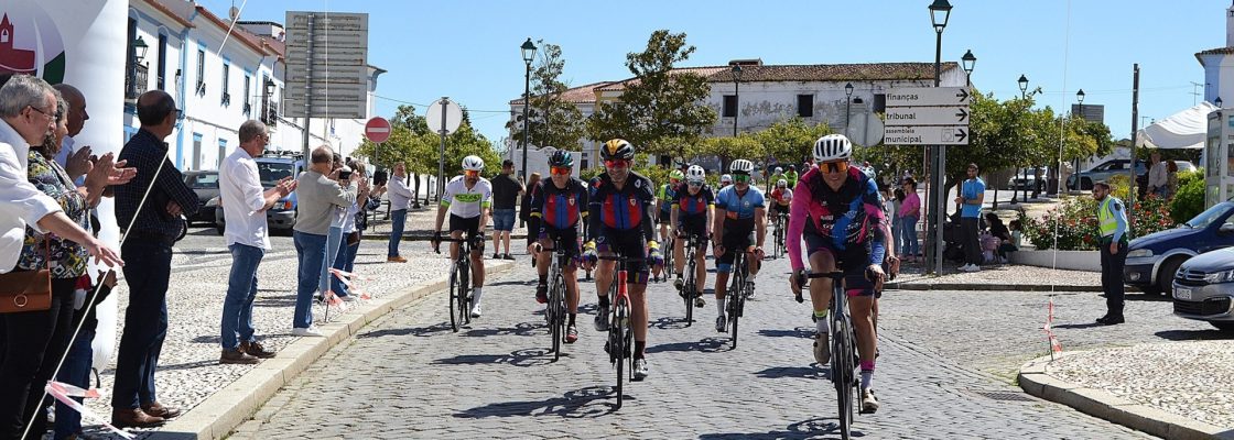 Redondo aplaudiu os ciclistas do Passeio Seixal-Terena