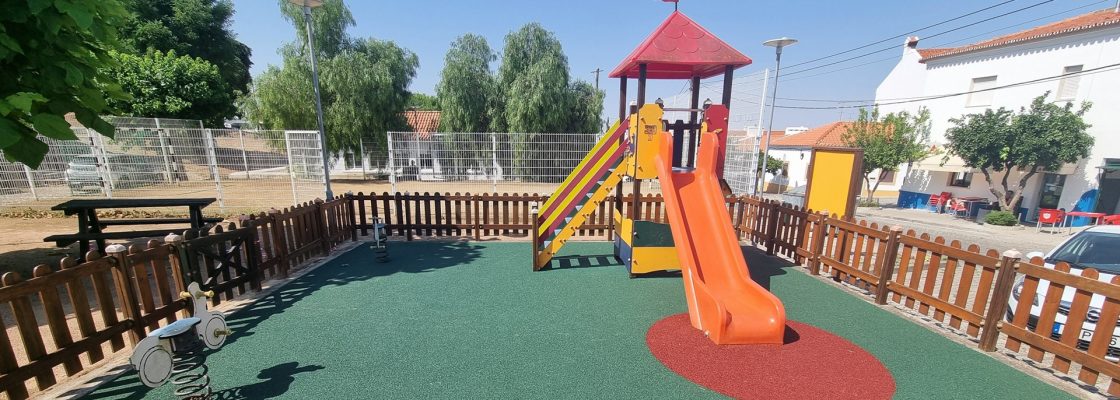 Município de Redondo requalifica Parques Infantis do Bairro António Festas e da Quinta da Faia