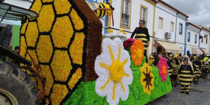 Tradição e alegria do Carnaval invadem ruas de Redondo I