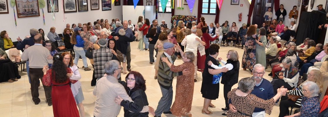 Baile da Pinha: Festa, dança e costumes locais unem gerações