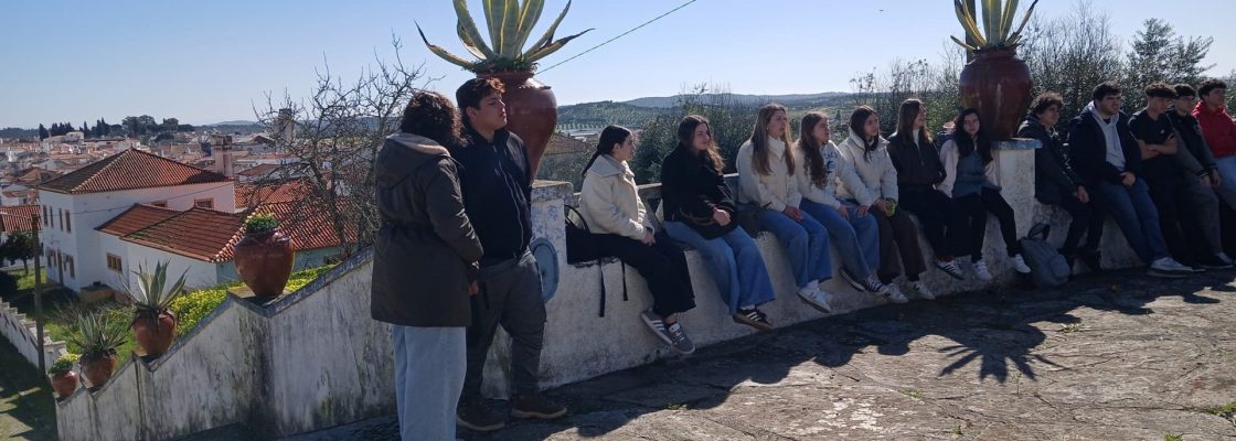 Turmas de Humanidades do Agrupamento de Escolas de Redondo viajaram pela história de Redondo