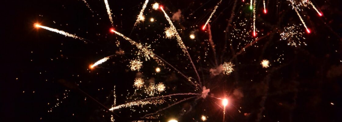Informação: Fogo de artifício comemorativo do 25 de abril vai realizar-se no Parque de Feiras ...