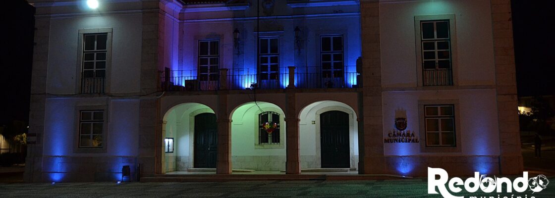 Campanha do Laço Azul ilumina Redondo pela proteção dos direitos das crianças