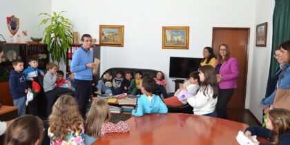 Crianças do programa “Redondo em Férias” levam alegria e tradição pascal aos Paços do Concelho