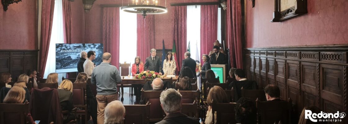 Mestre Xico Tarefa distinguido com Menção Honrosa na Assembleia Geral da Associação Portugues...