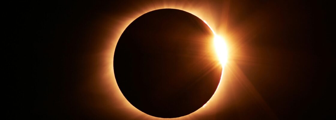 Eclipse Solar: Acompanhe o fenómeno em segurança