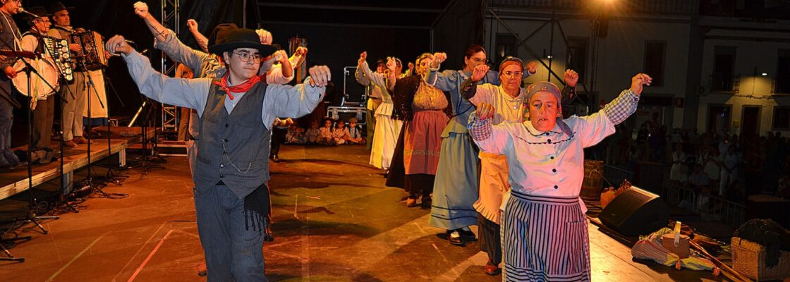 Tradição, música e dança encerraram as Festas de Agosto com o X Festival de Folclore